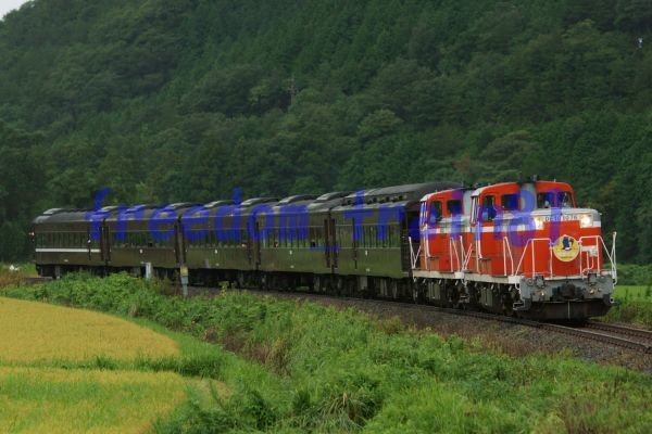 鉄道写真 03111:DE10-1076+DE10-1514＋35系 DLやまぐち_画像1