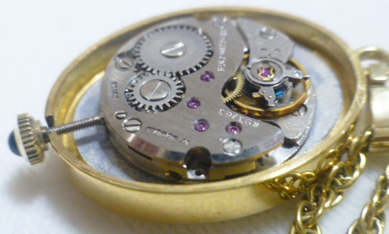 ヘノ / ネックレス付き時計 ◆ 金メッキオーバル型 / 17石 / 提げ時計 ◆ 稼働 / 要オーバーホール ◆ 時計店放出品 / アンティークの画像7