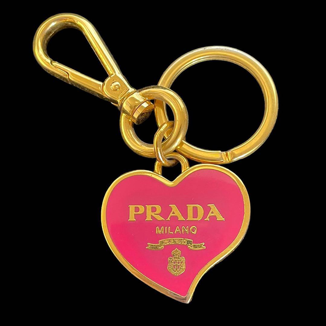 流行 キーリング バッグチャーム プラダ PRADA キーホルダー ロゴ