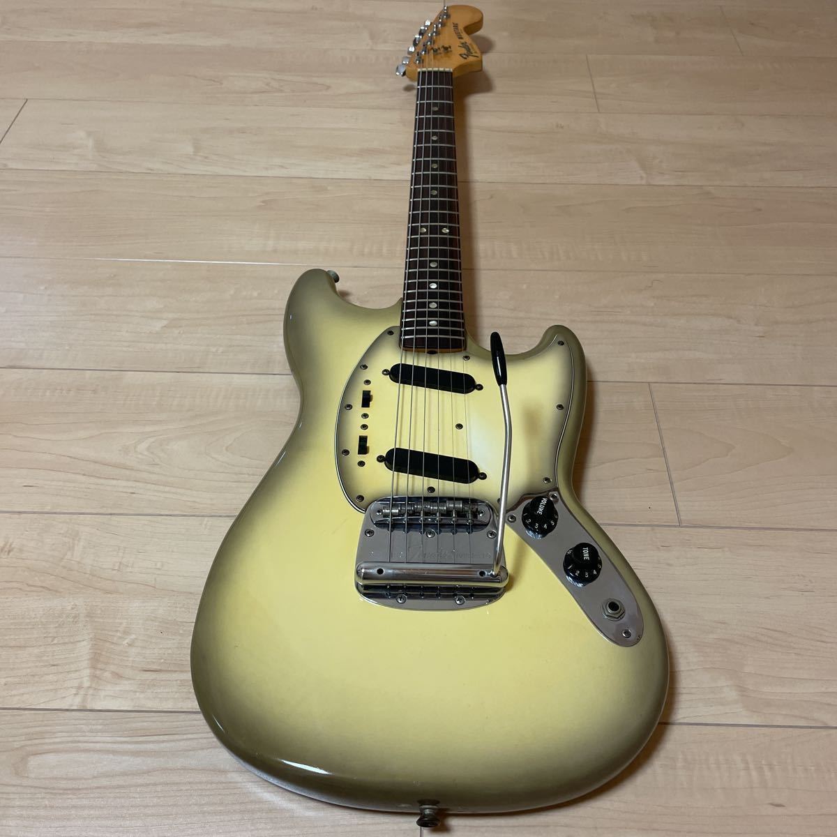 Yahoo!オークション - Fender USA Mustang/Antigua 1978年製 Yahoo!オークション - Fender USA Mustang/Antigua 1978年製