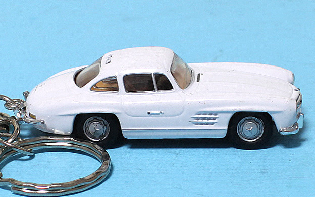 ★☆Mercedes-Benz 300 SL Couep☆メルセデス・ベンツ 300SL クーペ☆ミニカー☆キーホルダー・アクセサリー☆★_画像2