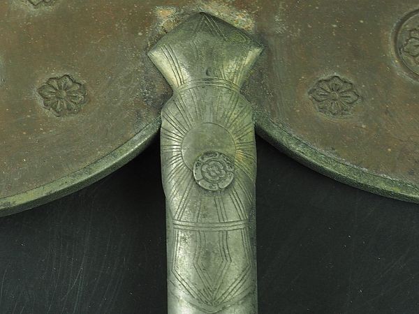老銅軍事堅持54厘米X 27厘米稀有物品AF 4913 古い 銅製 軍配 在銘 54cmX27cm 希少品　AF4913