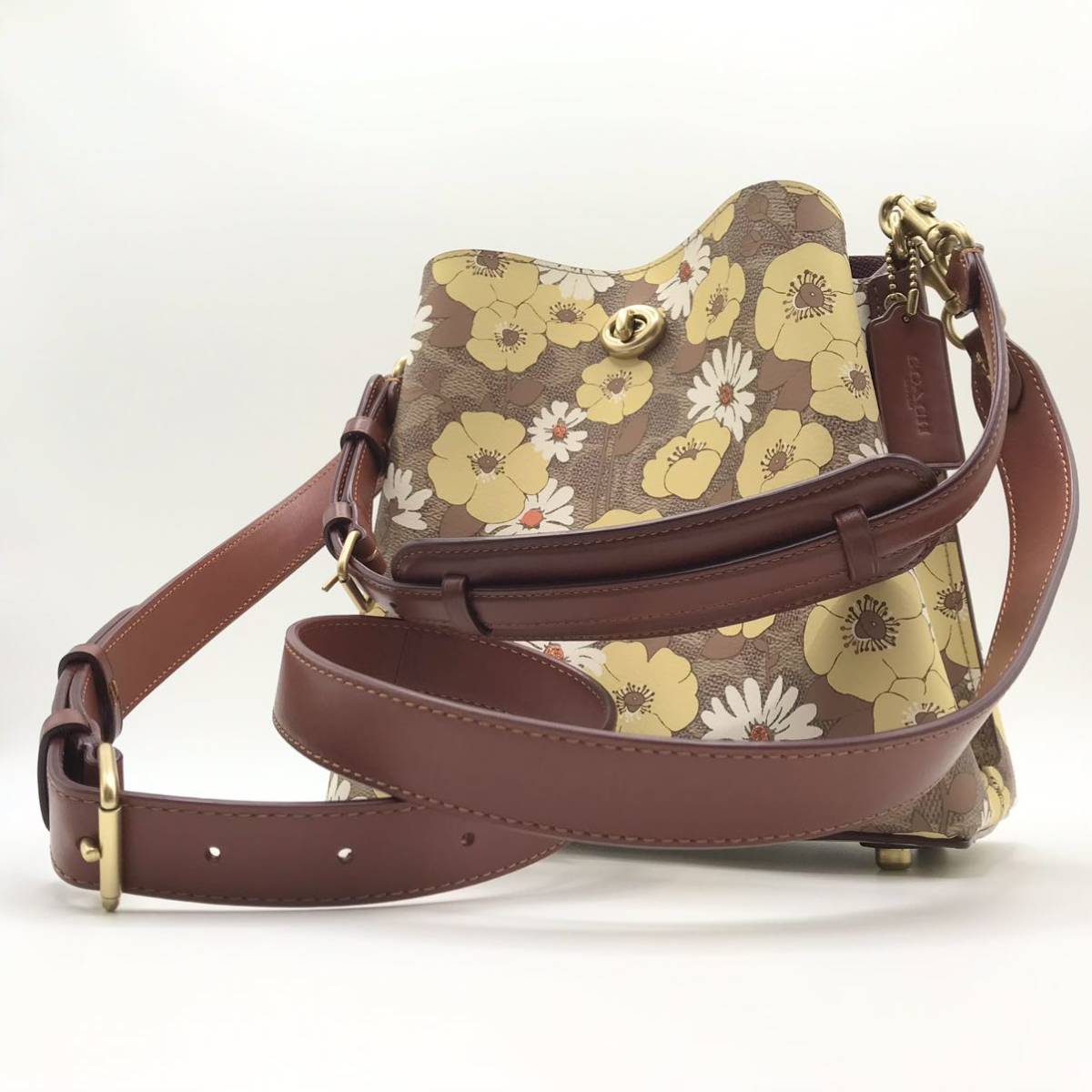 COACH ★大人気★ ウィロウ バケット バッグ シグネチャー キャンバス ウィズ フローラル プリント C9722 B4PEZ 新品