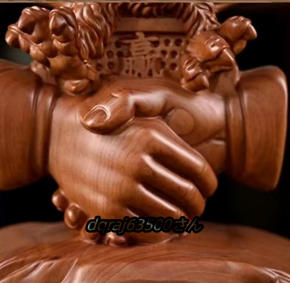 新入荷☆タカの置物を大々的に展示実木彫刻タカの置物事務室のテーブルの上で握手タカの置物_画像5