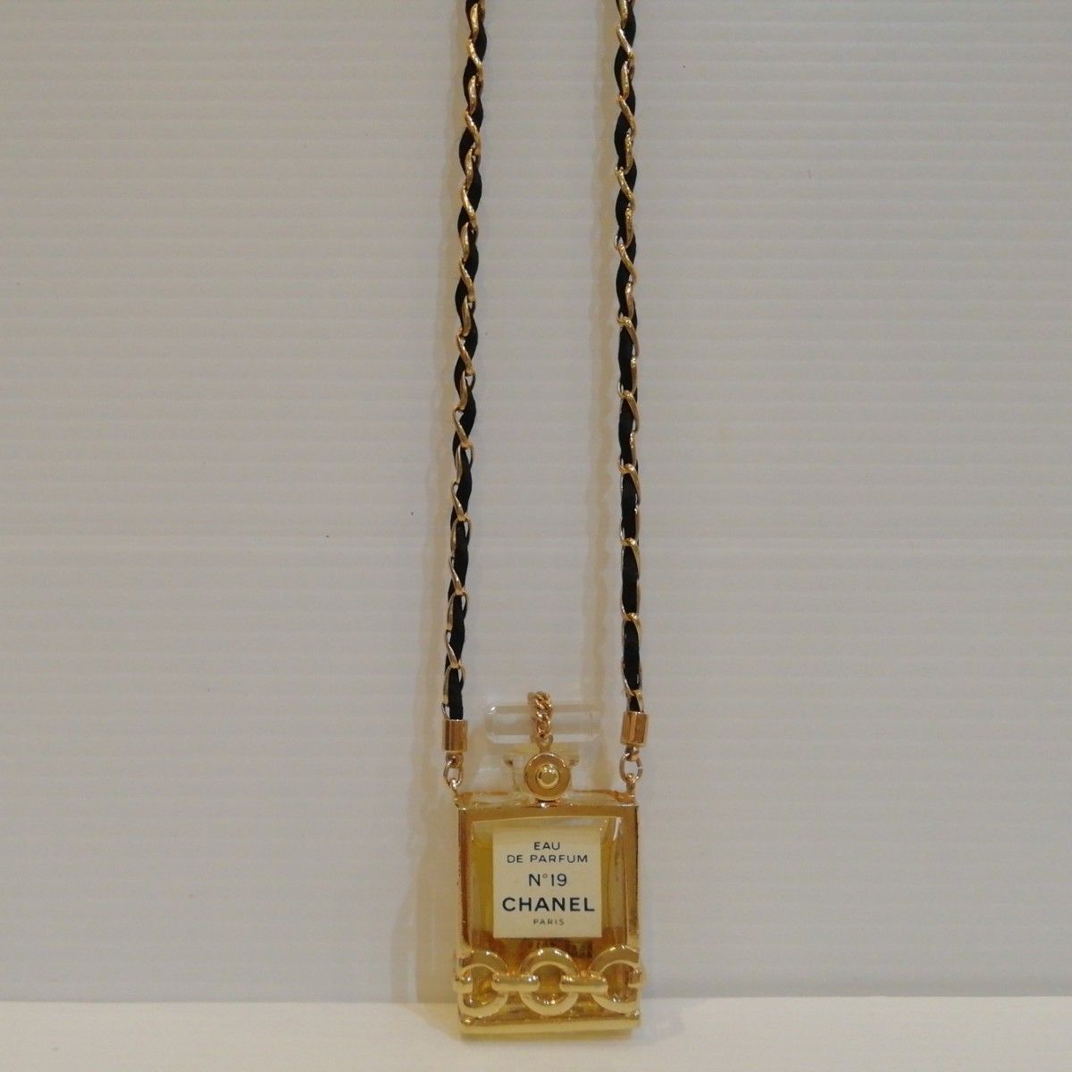 CHANEL シャネル No.19 香水 ネックレス 香水瓶 ペンダント 19番