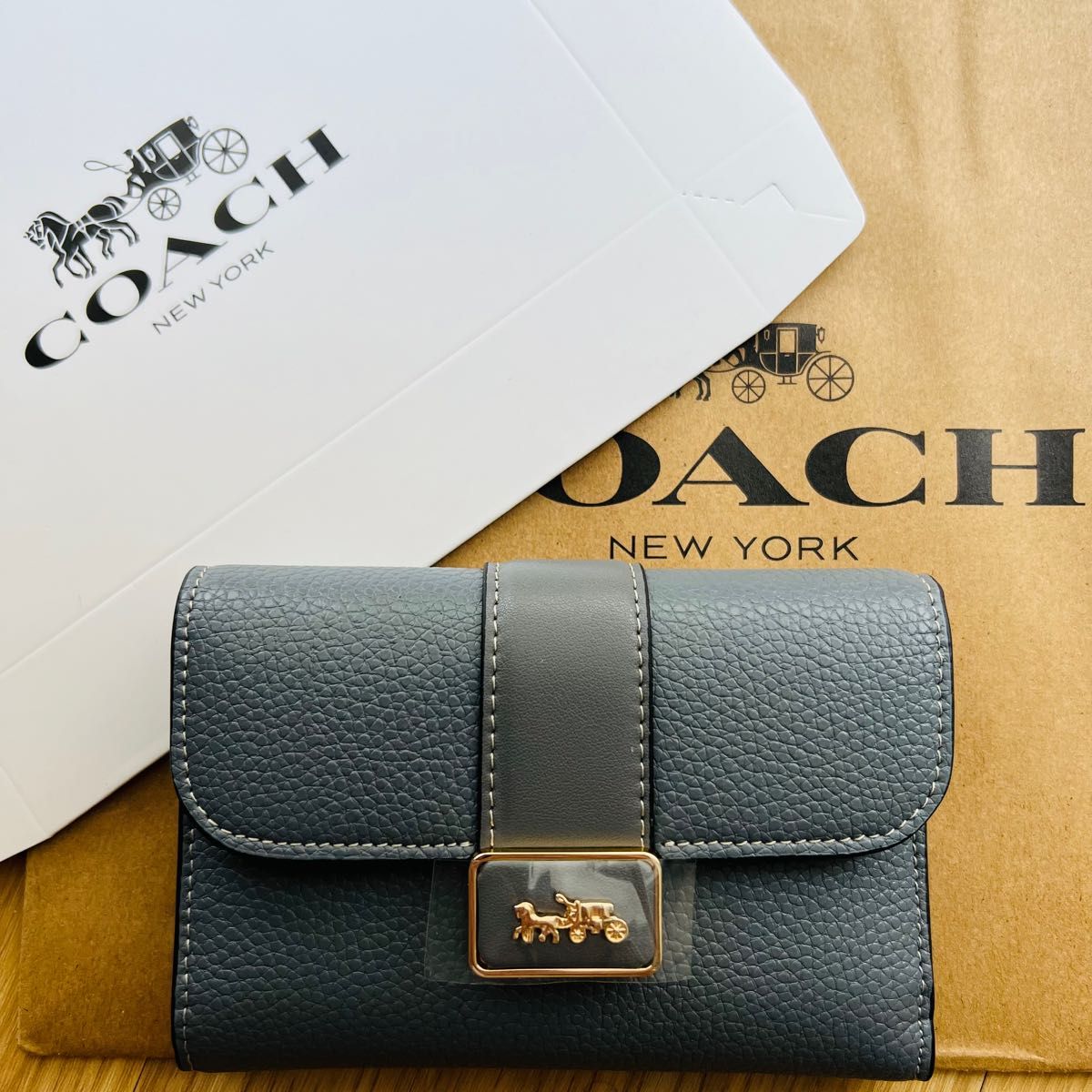 COACHコーチ折りたたみ財布おすすめデザイン可愛い人気おすすめプレゼント財布新商品