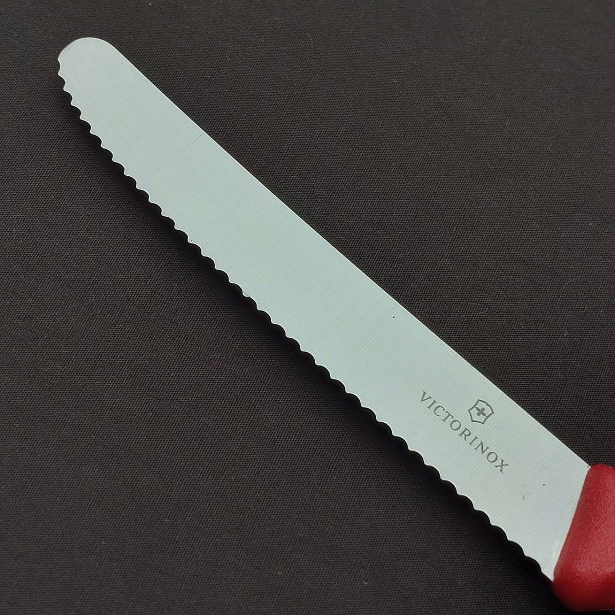  столовый нож ножи Victorinox VICTRINOX лезвие длина примерно 108. красный маленький нож европейского типа кухонный нож режущий инструмент SWISS MADE Швейцария производства [4056]