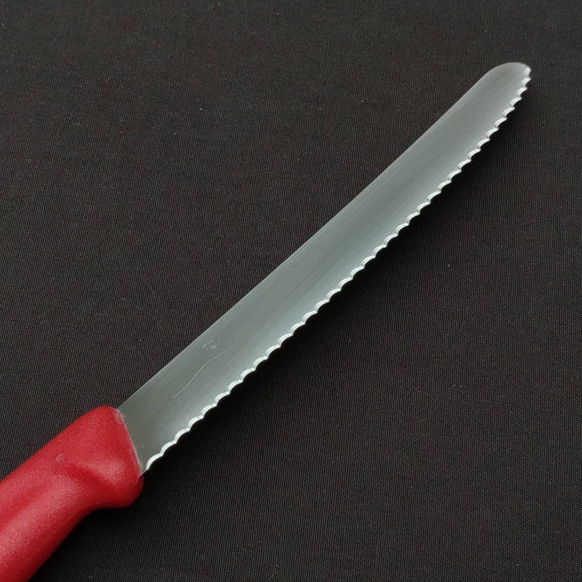  столовый нож ножи Victorinox VICTRINOX лезвие длина примерно 108. красный маленький нож европейского типа кухонный нож режущий инструмент SWISS MADE Швейцария производства [4056]