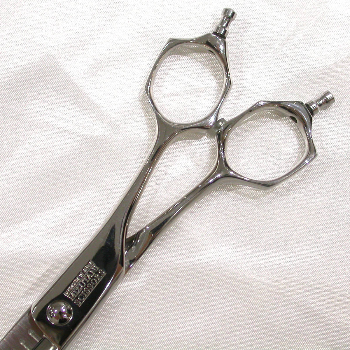 M2216☆MIZUTANI SCISSORS YURAGI 6 ACRO 水谷 ミズタニシザーズ ユラギ 6 アクロ セニング シザー 鋏 はさみ ハサミ 美容師 理容師 プロ_画像3