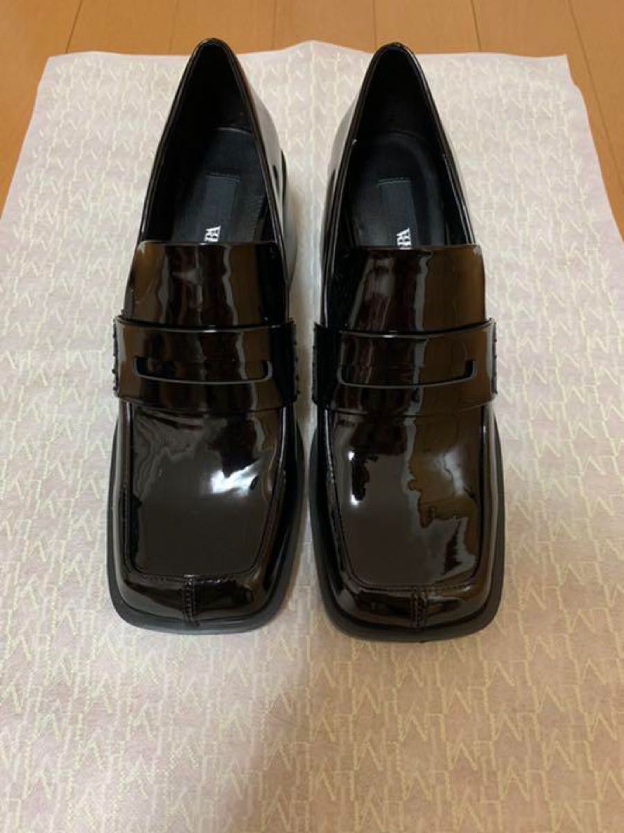 ZARA 新品 完売 (37 24cm 黒) ヒールローファー パテント エナメル仕様 スクエアトゥ