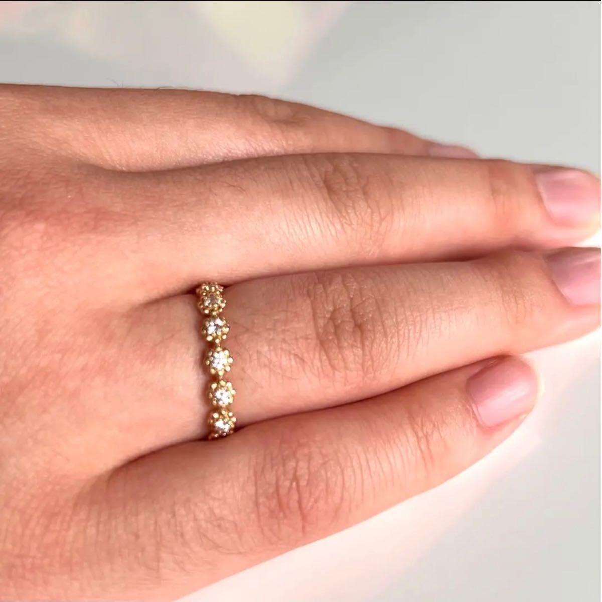 新品 K18 小花が並んだような天然ダイヤ0.20 ct エタニティリング-