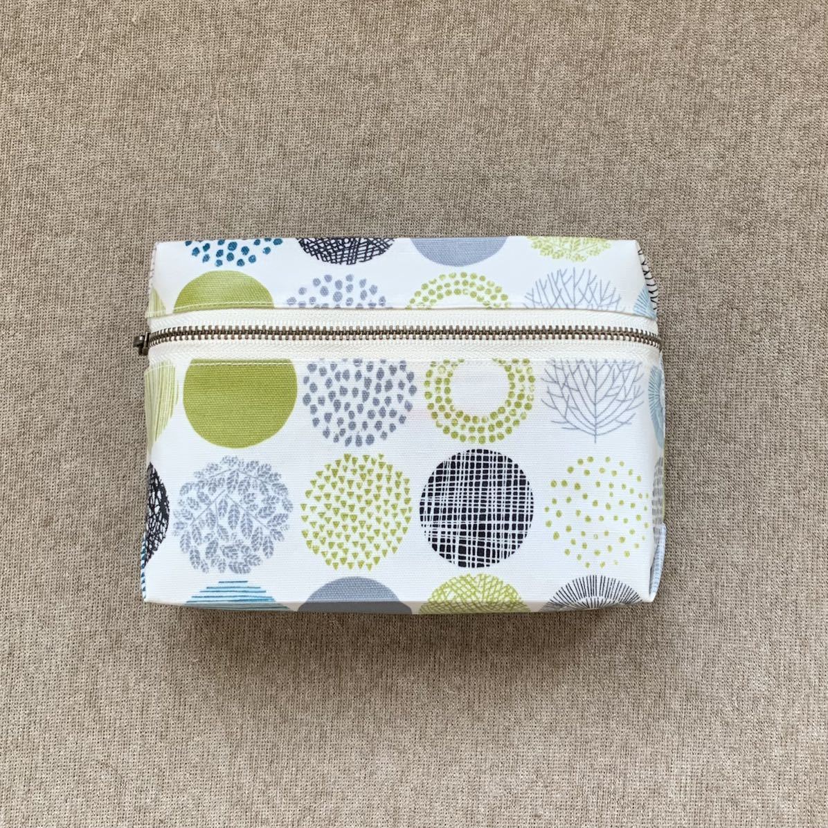  free shipping * pre-moist wipes case * pre-moist wipes pouch * Northern Europe manner * Circle pattern * green 