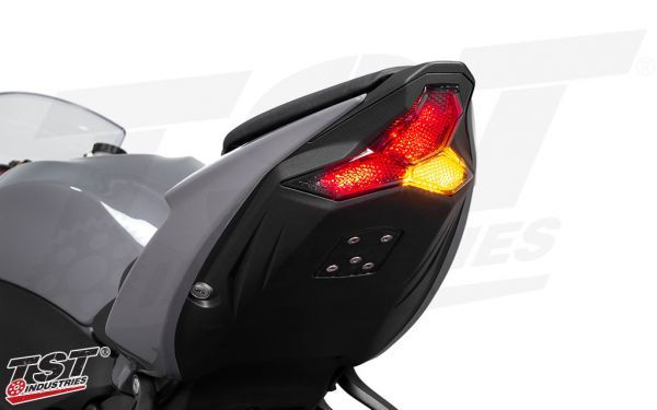 日本未発売 ! TST製 ZX6R 19- / ZX25R プログラミング機能付 スモーク LEDテールライト ウィンカー内蔵 ZX-6R ZX-25R_画像2