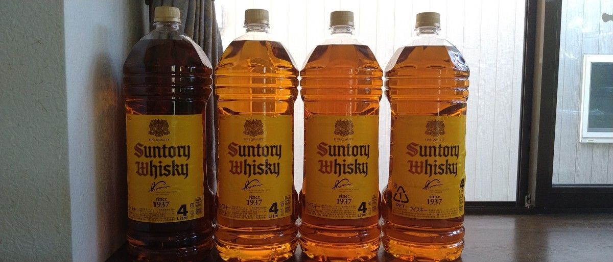 サントリーウイスキー角瓶4L4本の出品です。