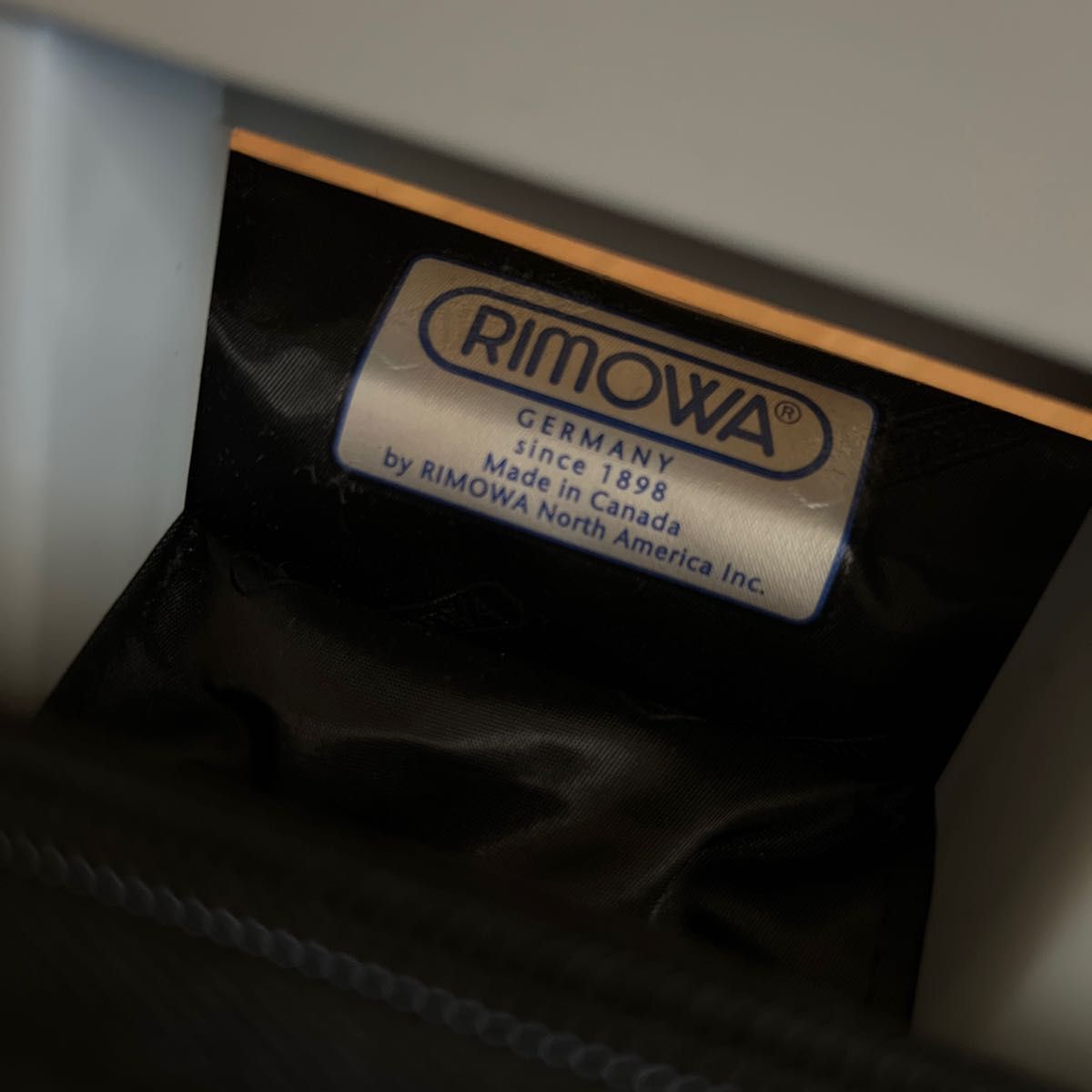 リモワ RIMOWA パイロット 34L 4輪モデル 希少 廃盤|Yahoo リモワ RIMOWA パイロット 34L 4輪モデル 希少 廃盤|Yahoo