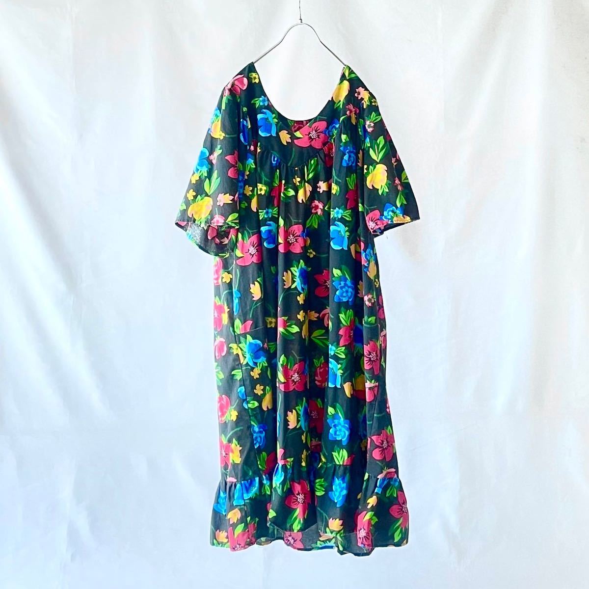 大きめサイズ 黒 花柄 vintage ロングワンピース 古着