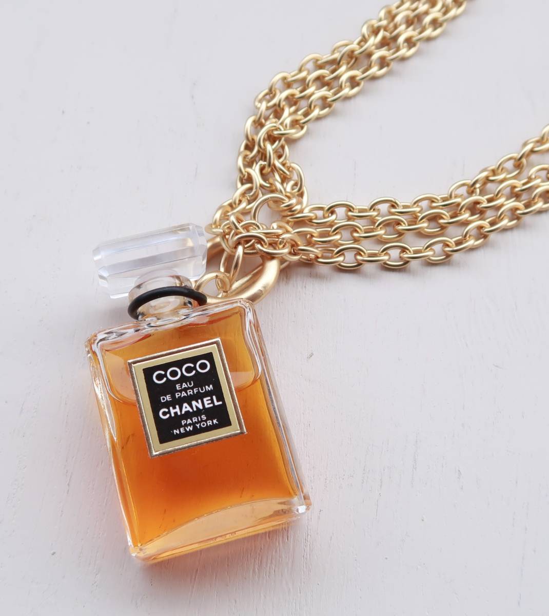  Chanel CHANEL COCO духи Mini бутылка цепь колье Gold кейс для украшений Vintage редкость прекрасный товар духи бутылка пуховка .-m