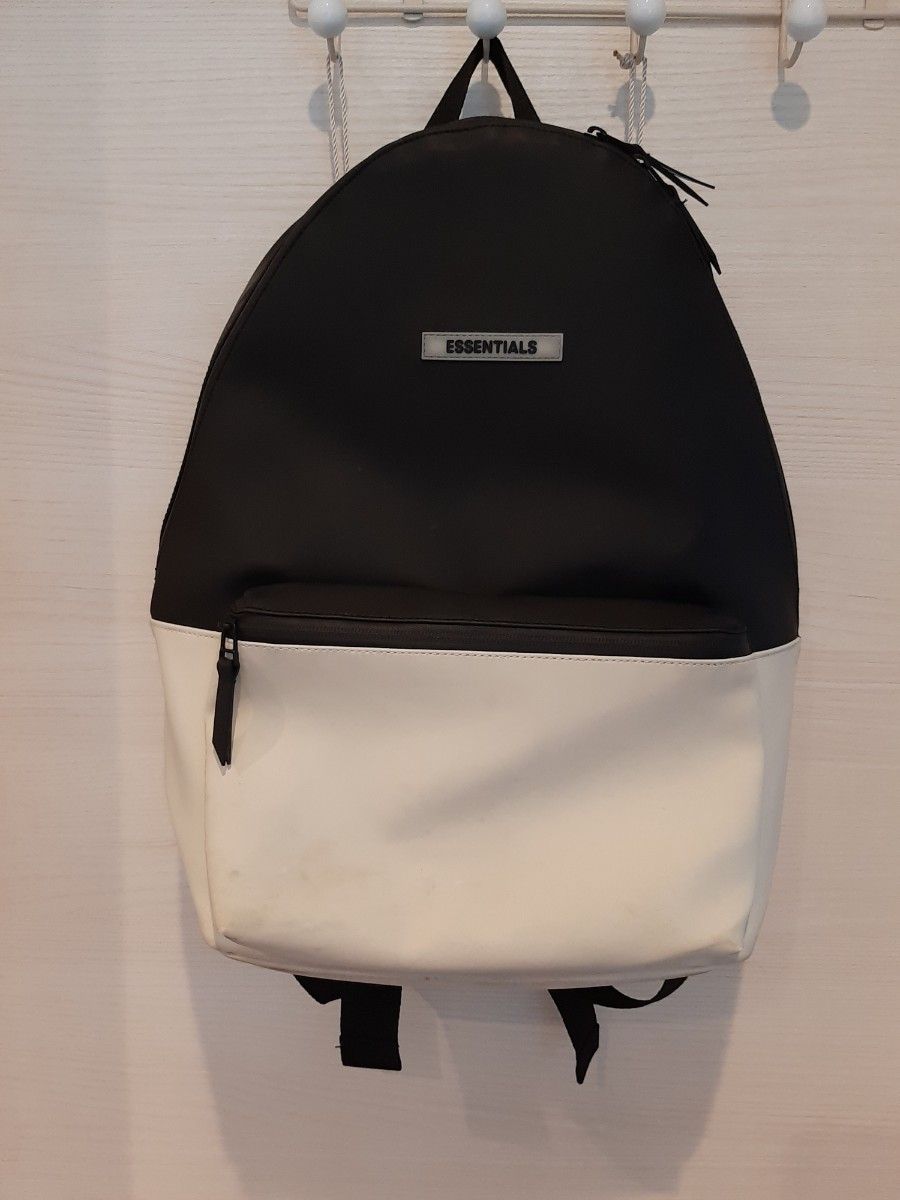 バックパック essentials