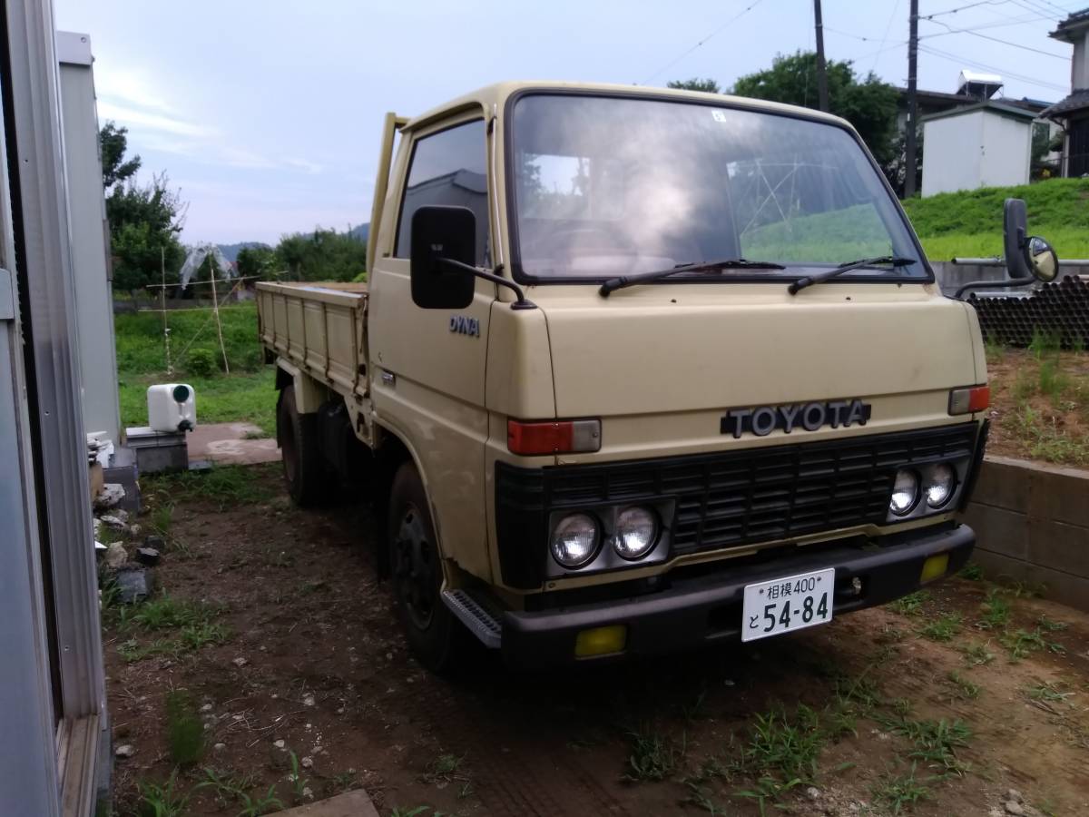  old car Toyota Dyna truck 2t