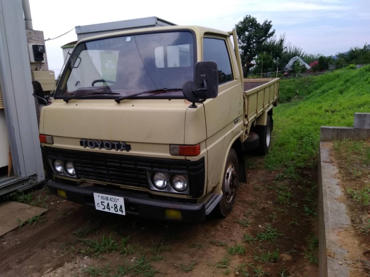  old car Toyota Dyna truck 2t