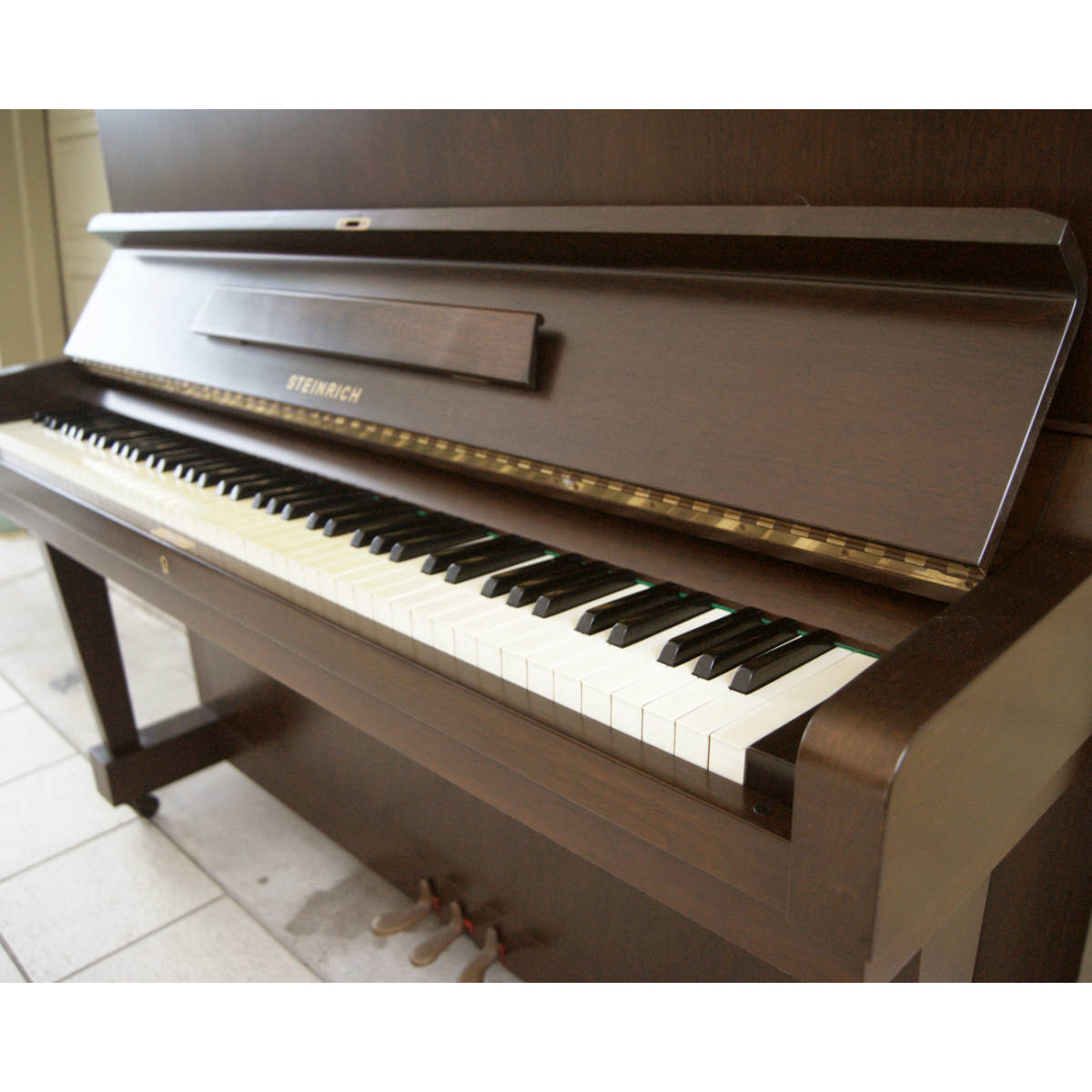 5174h37[STEINRICH baby's bib nlihi upright piano S-20 * style law ending ]3 pedal dark brown color adult . gloss . finishing key * chair attaching *