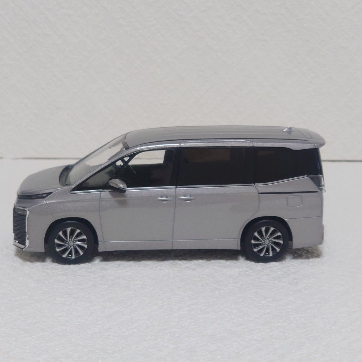 【非売品】TOYOTA VOXY(トヨタ ヴォクシー）GR 1/30スケール