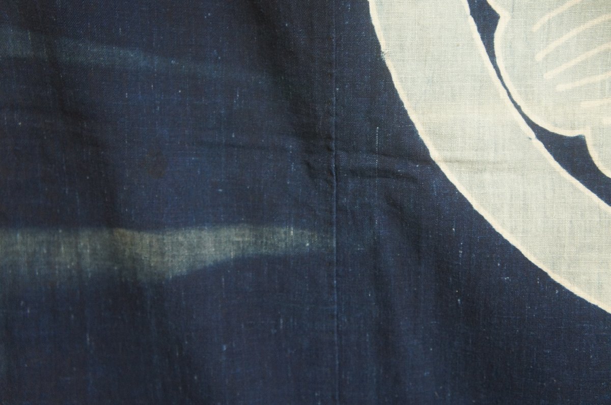 アンティーク木綿濃藍色地型染丸に三ッ柏紋乳付き暖簾タペストリー[T14089]_画像5