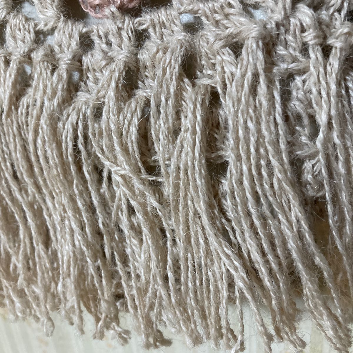 《未使用、長期保管》手編みの薔薇トートバッグ フリンジ付き  レース糸  編みバッグ