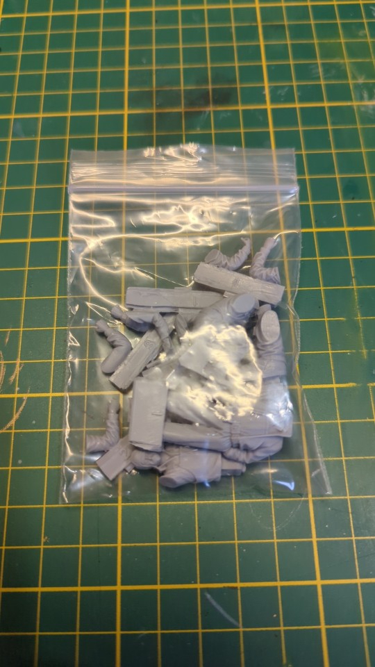 [ scale 1/35] resin resin figure kit .. ream ...4 body only tanker less not yet painting unassembly 