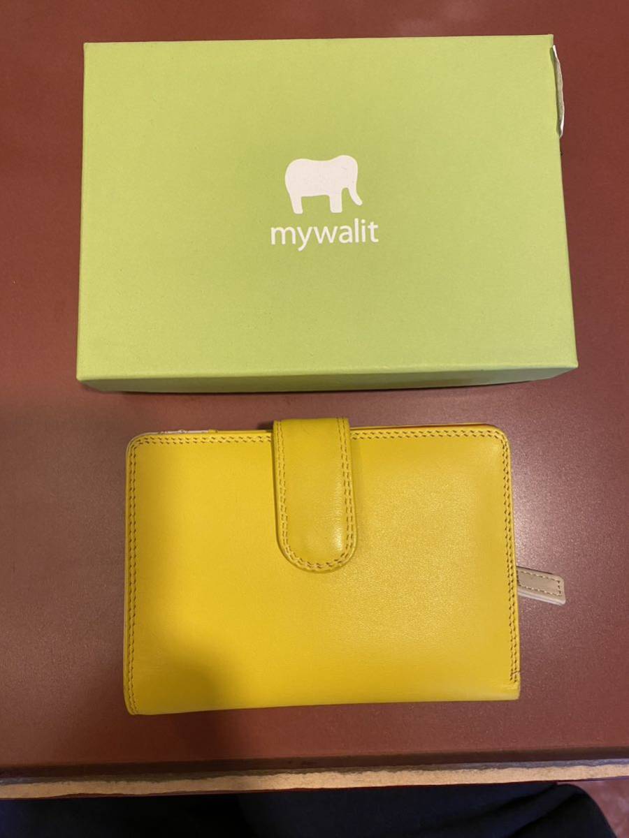 【極美品】mywalit 2つ折りレザー財布のサムネイル