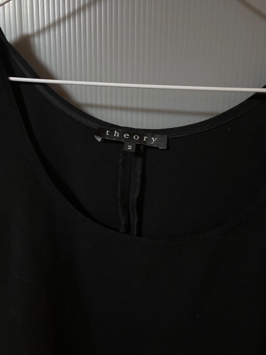 美品 theory 裾のプリーツが素敵かわいいを演出する半袖トップス ブラック