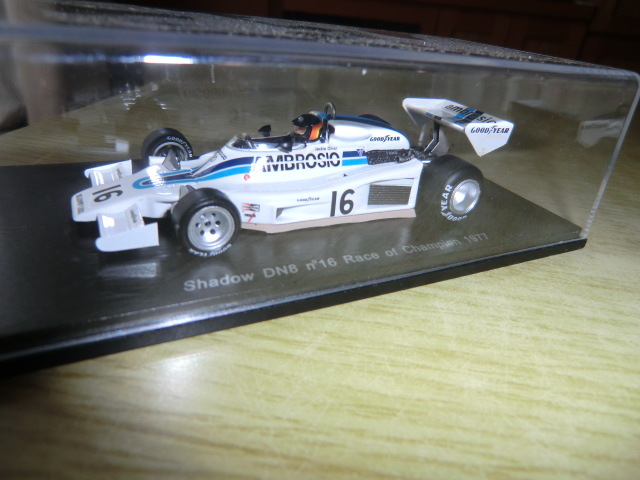 直送商品 1/43 S1689 spark シャドー S1689） （1/43スケール Oliver Jackie 1977 Champion of Race No.16 DN8 Shadow レーシングカー