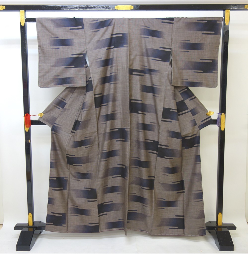 【返品送料無料】 5727-2◆未使用美品 本場大島紬 茶泥 霞模様 しつけ付き 大島紬 【返品送料無料】 5727-2◆未使用美品 本場大島紬 茶泥 霞模様 しつけ付き 大島紬