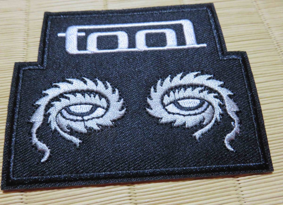 直視　黒灰白◆新品USA トゥール　 Tool　アメリカ　ロックバンド　刺繍ワッペン◆ MUSIC　音楽◇サバゲー・コスプレ・ミリタリー◎激シブ