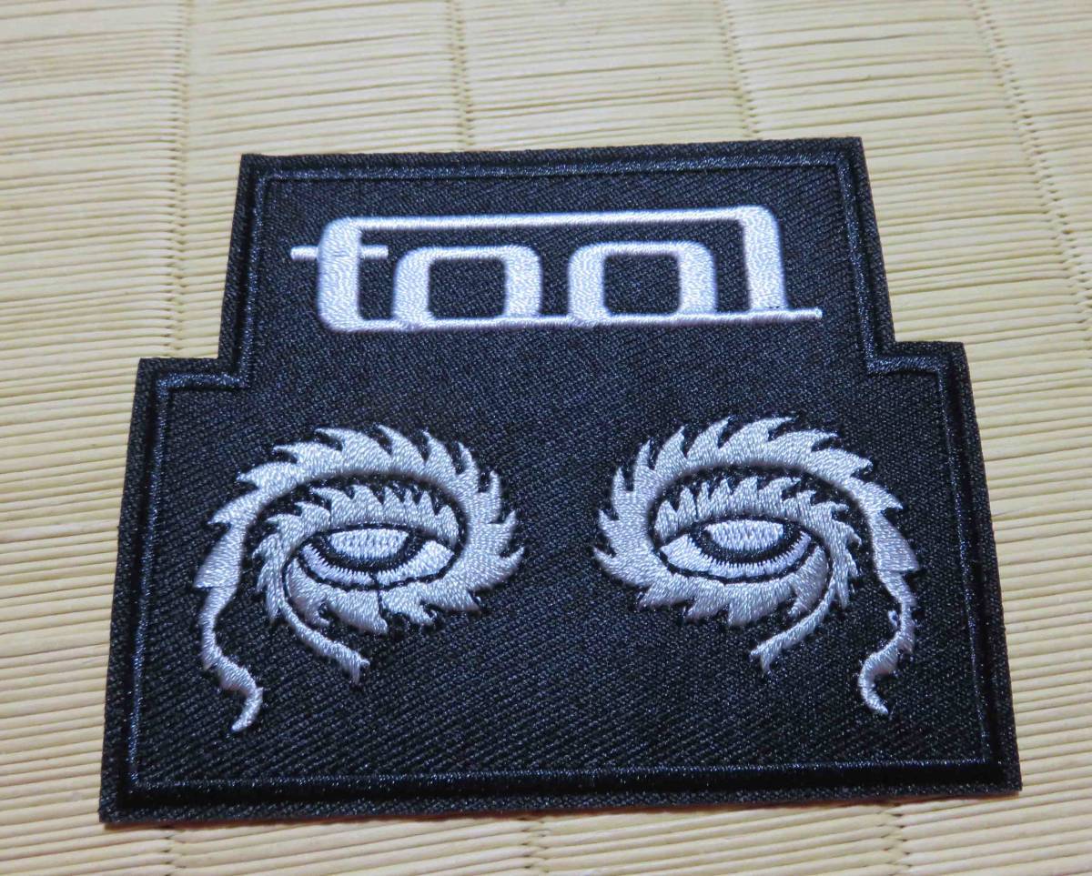 直視　黒灰白◆新品USA トゥール　 Tool　アメリカ　ロックバンド　刺繍ワッペン◆ MUSIC　音楽◇サバゲー・コスプレ・ミリタリー◎激シブ