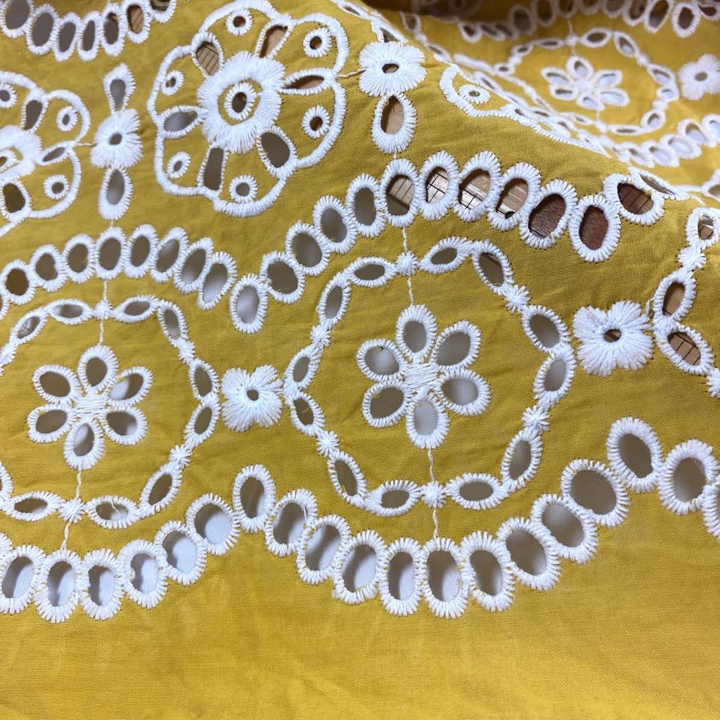 刺繍、綿.ブロード.生地幅125cm×140cm.ハギレ_画像5