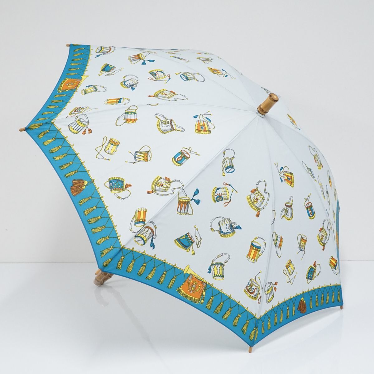 傘 manipuri マニプリ USED美品 日本製 高級 晴雨兼用 太鼓 ブルー アート 寒竹手元 バンブー 55cm KR S9244