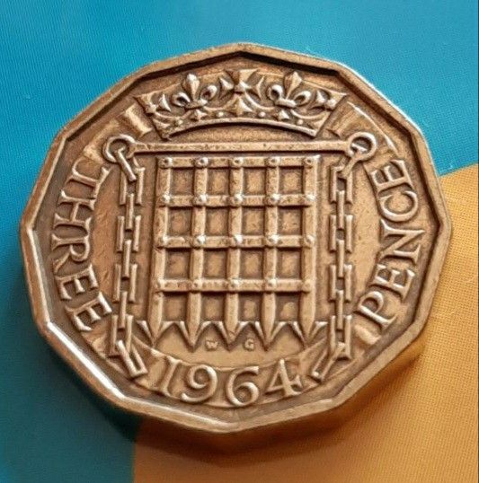1966年英国3ペニーコイン 5枚イギリス3ペンスブラス美物エリザベス女王21mm x 2.5mm6.8gブリティッシュ本物古銭