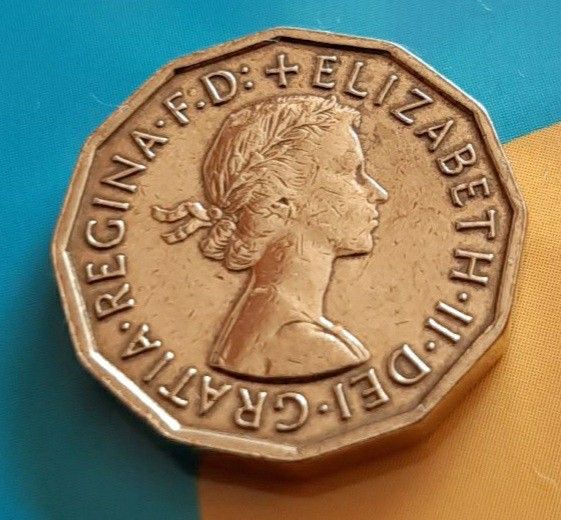 1966年英国3ペニーコイン 5枚イギリス3ペンスブラス美物エリザベス女王21mm x 2.5mm6.8gブリティッシュ本物古銭
