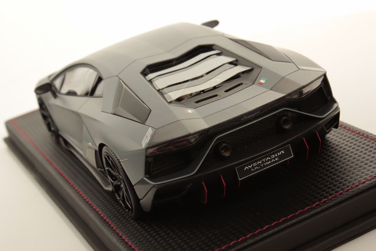 ★大赤字！世界で１台！最後のアヴェンタドール！MR 1/18 Aventador LP780-4 ULTIMAE 最後の自然吸気 V12 外箱付属品完備 封印シール未開封_大迫力のリアビュー。最後の内燃 V12鑑賞可