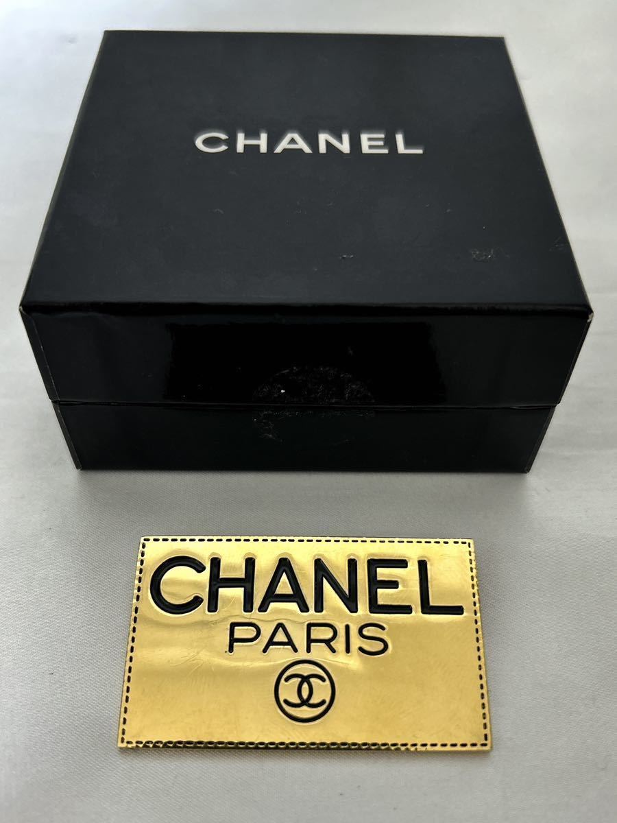 美品！CHANEL シャネル ブローチ ロゴ プレート ゴールド_画像1