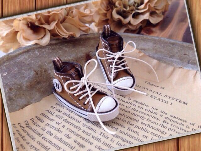 *皮革*復古風格*高幫/運動鞋*靴子鞋LBR / WHT *櫪木皮革* Liberty *裝*手工製作* Blythe / Pureanimo S *    原文:＊革＊ヴィンテージ風＊ハイカット/スニーカー＊ブーツ靴LBR/WHT＊栃木レザー＊リバティ＊outfit＊ハンドメイド＊ブライス/ピュアニーモS＊