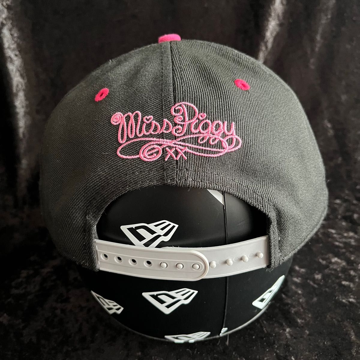 Miss. Piggy NEW ERA 9FIFTY Black Top