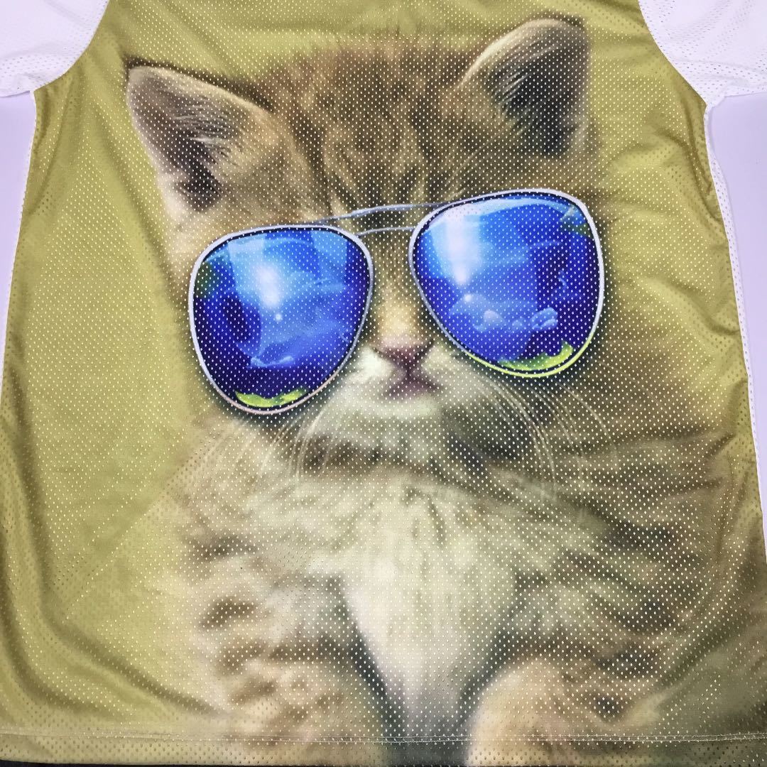 デザインメッシュ半袖Tシャツ XXLサイズ　かわいい猫柄　ティアドロップサングラスをかけたネコ　DBR4D