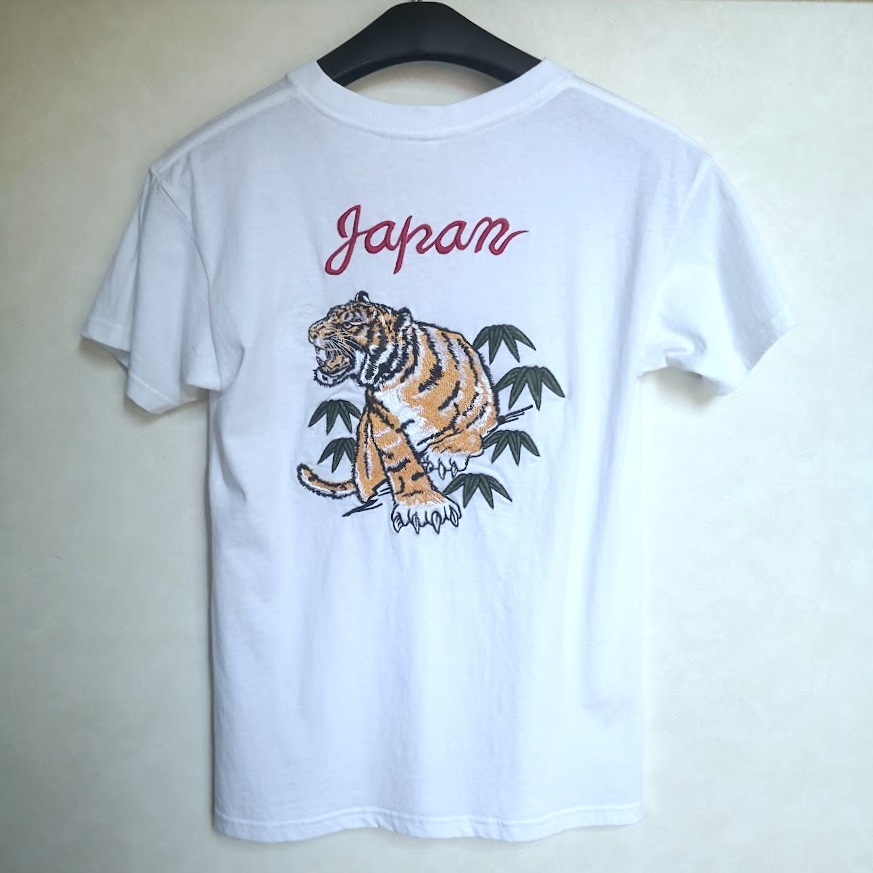 【送料無料】虎刺繍 Tシャツ JAPAN トラ柄デザイン ホワイト Mサイズ相当 （検）スカジャン_画像1