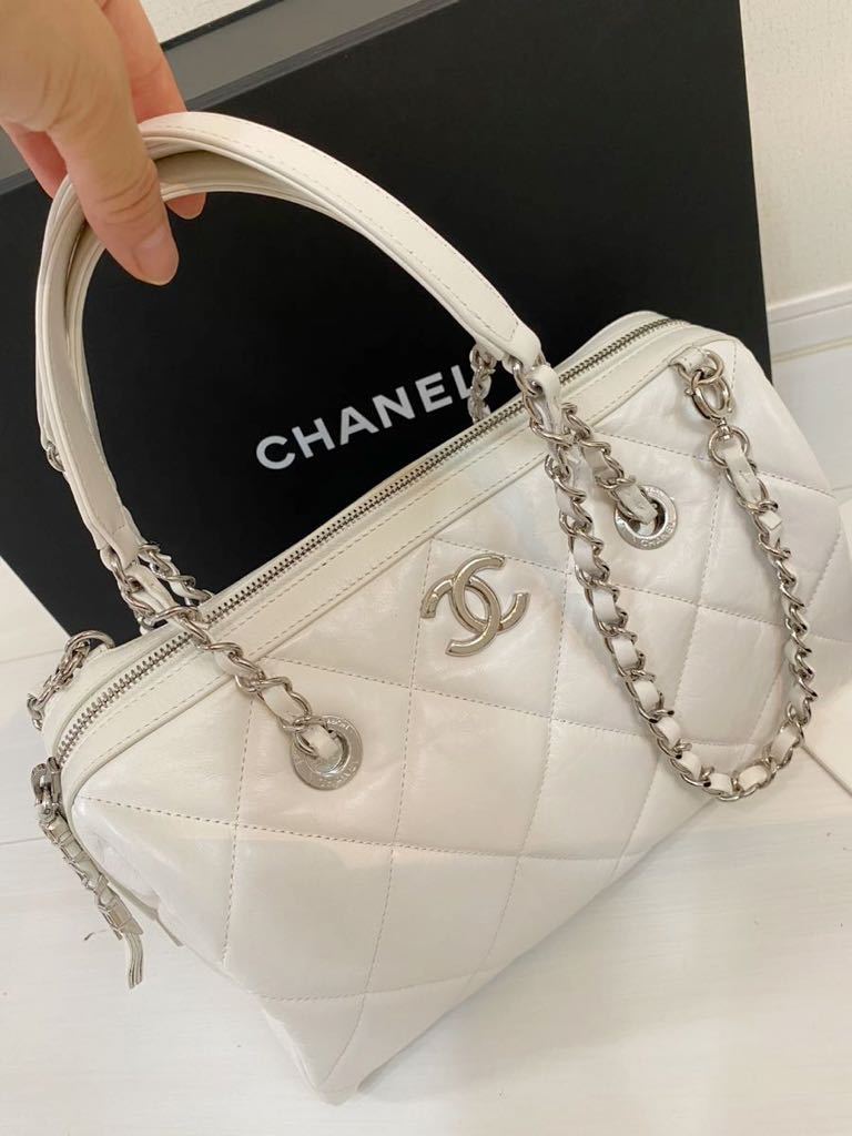 華麗 CHANEL シャネル ボーリングバッグ ホワイト クロスボディ