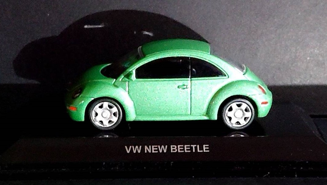 [ бесплатная доставка ]** AUTOart 1:64 * VOLKSWAGEN NEW BEETLE(GREEN) * Auto Art * корпус первоклассный прекрасный товар * #5003 *