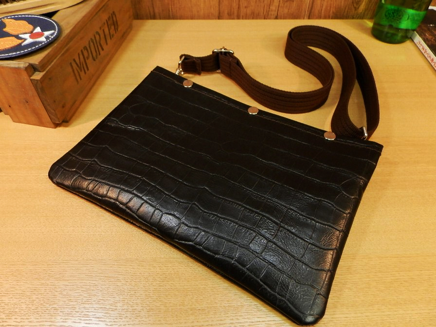  build-to-order manufacturing! black black ko pattern leather. sakoshu made in Japan black original leather cycling / body bag / hand made 