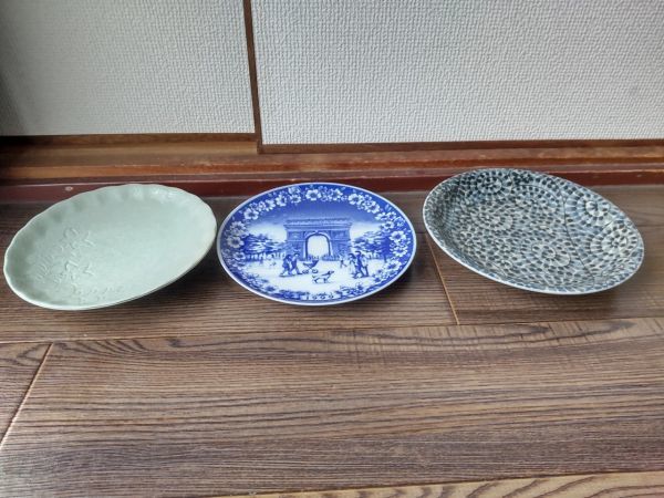 A-377 有田焼他 中皿 3枚 イヤープレート 1999年 鉢 径約190㎜ 陶器 広島総合銀行 ナルミチャイナ 食器の画像1