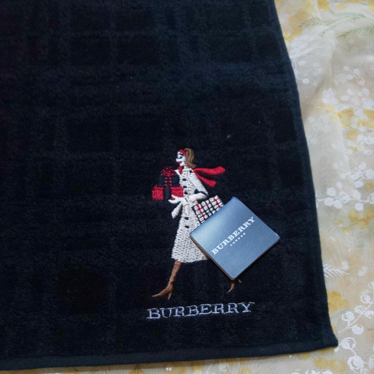 Burberry полотенце носовой платок BURBERRY девочка 